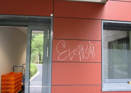 Graffitientfernung Oldenburg Bremen Förderschule Sandkruger Straße 010