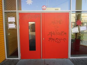 Graffitientfernung Oldenburg Bremen OBS Ofenerdiek Tür Mensa 2 002