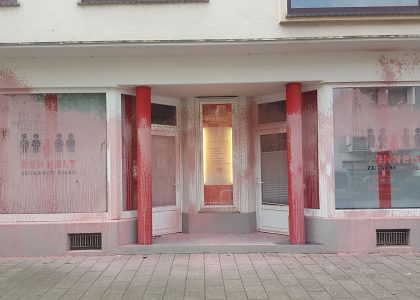 Graffitientfernung Oldenburg Bremen Laden Geschaeft Schaufenster vorher